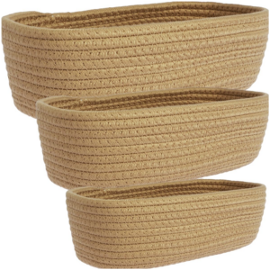 Set de cestas organizadoras tejidas color marrón en tres tamaños, ideales para baño o escritorio. Organizadores flexibles de hilo sin tapa ni divisiones, encastrables cuando están vacíos. organizador de escritorio, organizador de baño