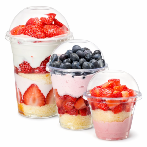 vaso PET con tapa domo, vaso PET descartable, vaso plástico con tapa domo, vaso con tapa domo ciega, vaso con tapa domo perforada, vaso para sorbito, vaso con divisor interno, vaso para yogurt con cereales, vaso para yogurt, vaso para postres, vaso para toppings, vaso para frutas, vaso para bebidas frías, vaso PET 300ml, vaso PET 400ml, vaso PET 500ml, envases para yogurt, envases para postres, envases take away, vasos para gastronomía, vasos descartables transparentes